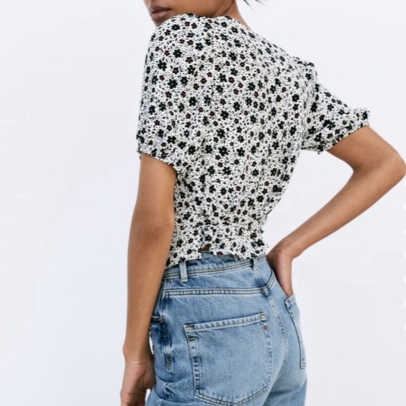 ZARA FLORAL black and white PRINT WRAP TOP puffed short sleeves - Picture 2 of 7